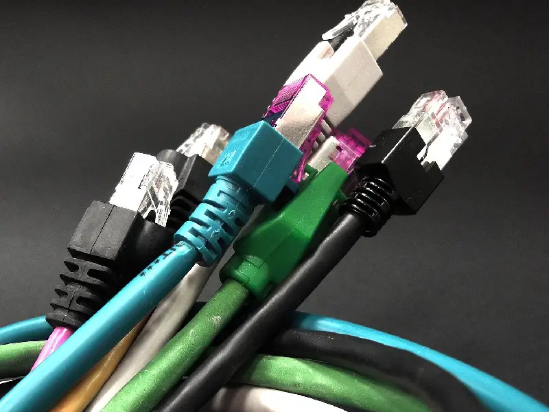 بهترین کابل شبکه برای محیط‌های صنعتی و بیرونی ضد آب